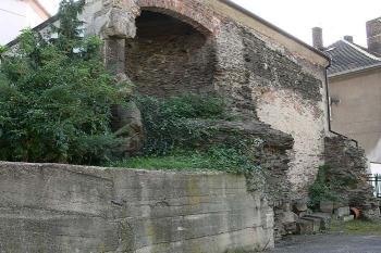 Zříceniny předbraní ( © Petr Turyna 09/2006)