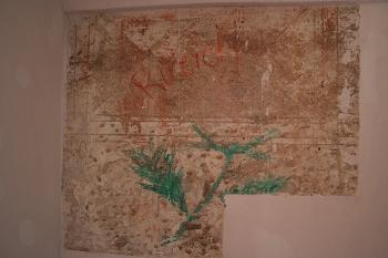 Zbytky renesanční výzdoby na schodišti do sklepa stavebního úřadu (© Ivan Grisa, 08/2008)