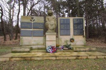 Licoměřice-památník (© Jan Hlaváček 03/2023)