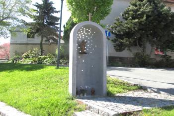 Kaplička sv. Ludmily v Líbeznicích. (© Pavel Vítek  04/2025)