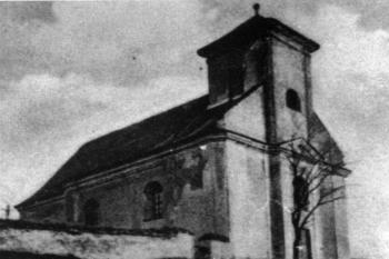 kostel od severozápadu před zničením (© Träger, Gertrud: Denkmäler im Egerland. Kreis Luditz.Brönner & Daentler, Eichstätt 1993)