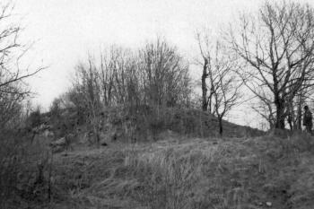 místo, kde kostel stával  (© Träger, Gertrud: Denkmäler im Egerland. Kreis Luditz.Brönner & Daentler, Eichstätt 1993)