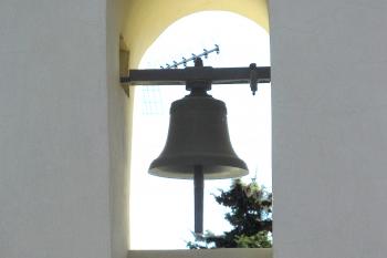 Kaplička v Bořanovicích, v obci severně od Prahy, směrem na Libeznici. (© Pavel Vítek  05/2025)