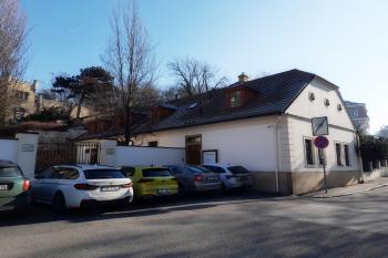 budova bývalých chlévů z poloviny 19. století (© Milan Caha  02/2025)