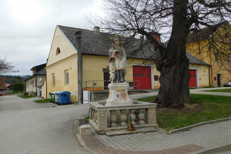 socha sv. Jana Nepomuckého socha sv. Jana Nepomuckého