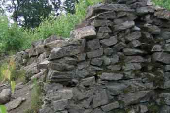 zdivo největší stavby - oltáře (© Milan Caha, 06/2004)