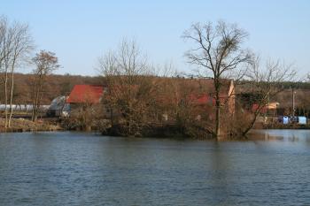 Pohled na jádro tvrze ( © Petr Nožička 03/2010)