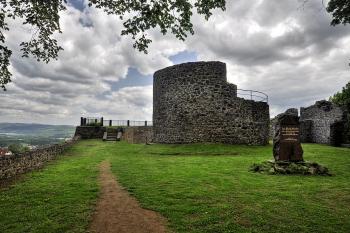 hrad Krupka - torzo velké věže ( © Radovan Smokoň 05/2013)