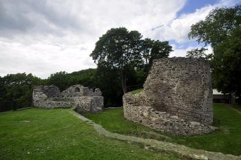hrad Krupka - torzo velké věže ( © Radovan Smokoň 05/2013)