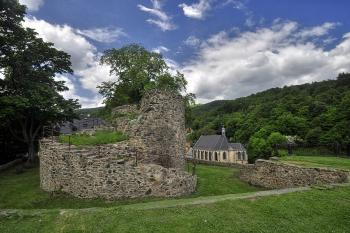 hrad Krupka - torzo velké věže ( © Radovan Smokoň 05/2013)