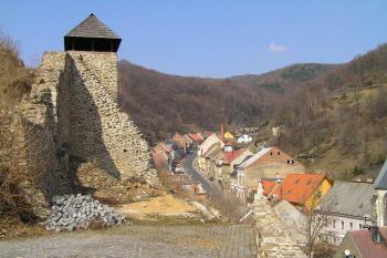 Hrad Krupka (© Daniela Endrštová, 4/2006)