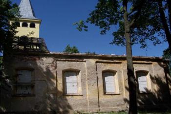 kostelík z boku (© Stanislav Drda 05/2005)