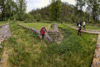 360° panorama kláštera z místa na rozhraní konventního chrámu a ambitu (© Pavel Zany Komárek  13. 5. 2023)
