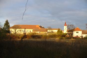 Nové Dvory - pohled na zámek od jihovýchodu (© Pavel Jarý, 15.11.2008)