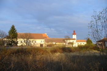 Nové Dvory - pohled na zámek od jihovýchodu (© Pavel Jarý, 15.11.2008)