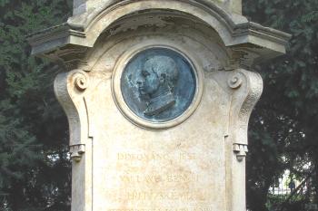 Pamětní kříž Václava Beneše Třebízského v Klecanech. (© Pavel Vítek  07/2025)