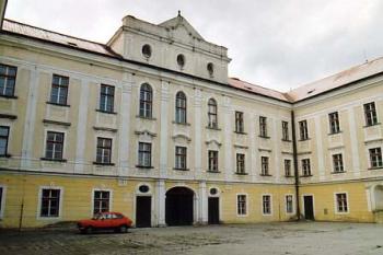 Staré Hobzí - zámek (© Jiří Cukr 08/2003)