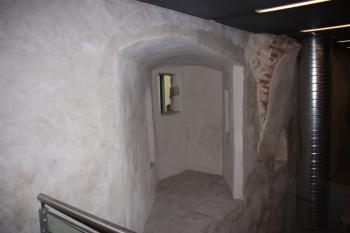 Chodbička v jižní zdi ( © Ivan Grisa 03/2011)