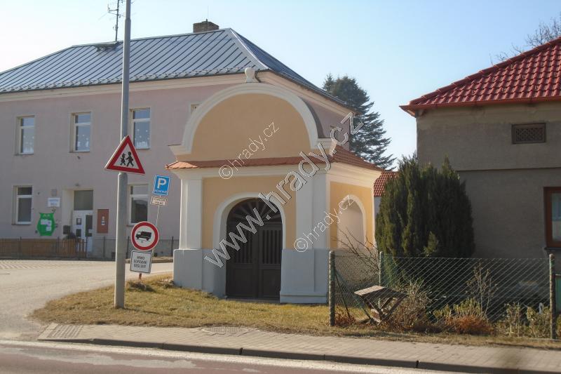 Návesní kaple sv. Jana Nepomuckého
