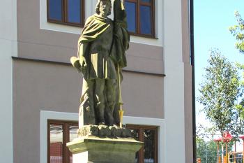 Socha sv. Floriána v Dolním Újezdu u Litomyšle. (© Pavel Vítek  09/2025)