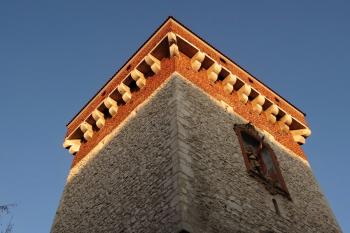 detail horní části věže severní brány ( © Jan P. Štěpánek 12/2015)