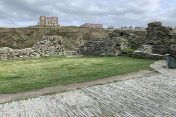 Nádvoří (© Matěj Čížek  10/2025)