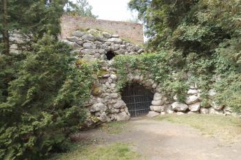 grotta (© Jaroslav Špiroch  05/2025)