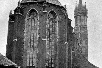 závěr kostela od východu před 1. sv. válkou ( © Bąkowski, Klemens: Kościół N. P. Maryi w Krakowie, Drukarnia Czas ; Towarzystwo Miłośników Historyi i Zabytków Krakowa, Kraków 1913)