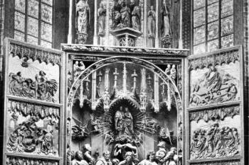 hlavní oltář, dílo Wita Stwosza (© Bąkowski, Klemens: Kościół N. P. Maryi w Krakowie, Drukarnia Czas ; Towarzystwo Miłośników Historyi i Zabytków Krakowa, Kraków 1913)