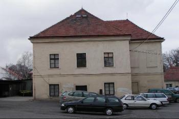 Jižní průčelí ( © Petr Turyna 02/2004)
