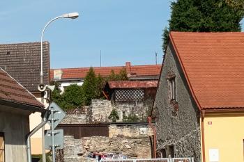 část opevnění na jihu v Příčné ulici (© Jaroslav Špiroch  10/2025)
