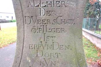 Socha anděla v Nenakonicích, místní části Věrovan, v okrese Olomouc. (© Pavel Vítek  09/2025)