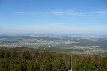 Výhled z rozhledny (směr Křemže) (© MH, 04/2007)
