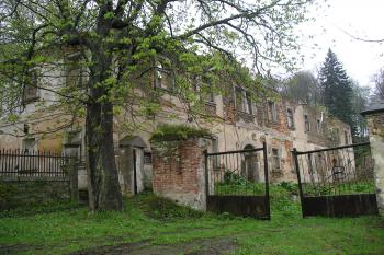 zřícenina zámku Kostelní Bříza (© Vlastislav Mareček, 04/2008)