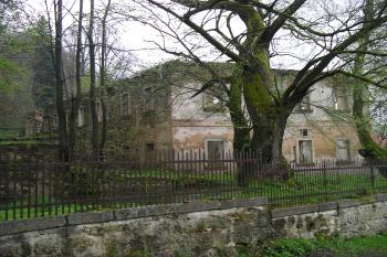 zřícenina zámku Kostelní Bříza (© Vlastislav Mareček, 04/2008)