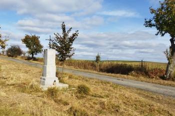 kříž na Milovanské cestě (© Miroslav Skřeček 10/2021)