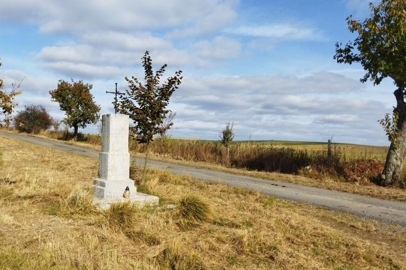 kříž na Milovanské cestě