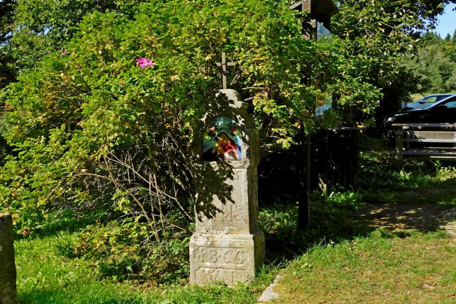 kaplička s obrazem Madony