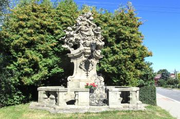 Socha Panny Marie v Dolním Újezdu u Litomyšle. (© Pavel Vítek  09/2025)