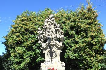 Socha Panny Marie v Dolním Újezdu u Litomyšle. (© Pavel Vítek  09/2025)