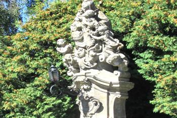 Socha Panny Marie v Dolním Újezdu u Litomyšle. (© Pavel Vítek  09/2025)