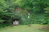 výklenková kaple Lurdská jeskyně