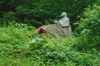 socha Ježíše u přístupové cesty od kostela (© Jaroslav Špiroch  05/2025)