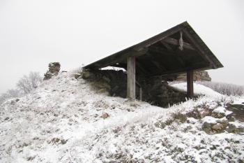 Vstup do přízemí věže (© Ludvík Chmelka, 01/2014)