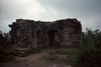 Zřícenina hradu Kumburk (© Vlastislav Mareček, 07/1989)