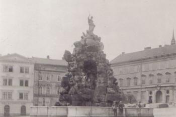 Brno - kašna Parnas na fotografii z počátku 20.století - soukr.sbírka IvoR ( © anon.)