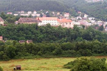výhled na sever - hrad Nižbor ( © Petr Turyna 07/2005)