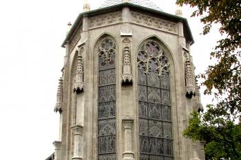 Dílna a vzorkovna malírny chrámových oken v Okrouhlé u Nového Boru v okrese Česká Lípa. (© Pavel Vítek  10/2025)