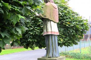 Socha sv. Jana Nepomuckého v Práchni, části Kamenického Šenova v okrese Česká Lípa. (© Pavel Vítek  10/2025)