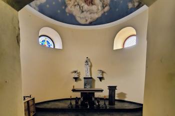 Interiér kaple na Sněžce (© Miloslav Jelínek 07/2025)